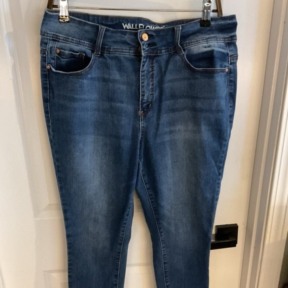 Wallflower - Flirty Curvy High Rise Dark Wash Denim Jeans - Ladies Size 14W